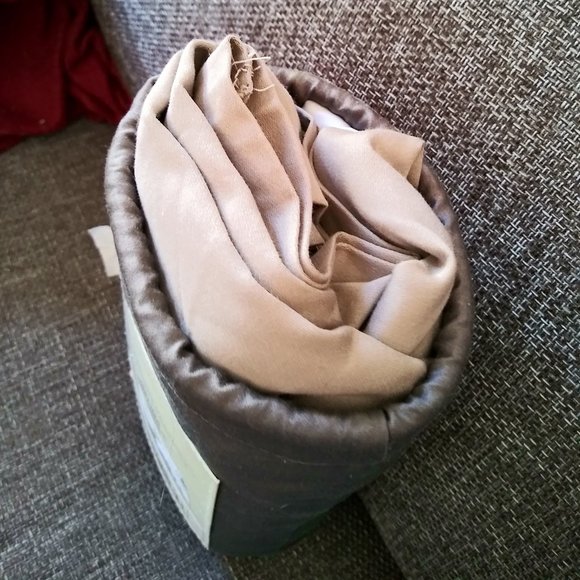 Casaluna Temperature Regulating Solid Pillowcase Set - Picture 7 of 13